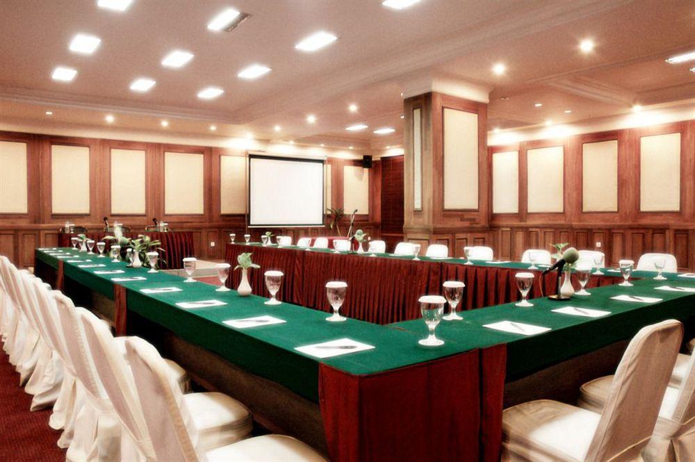 Singgasana Hotel マカッサル エクステリア 写真