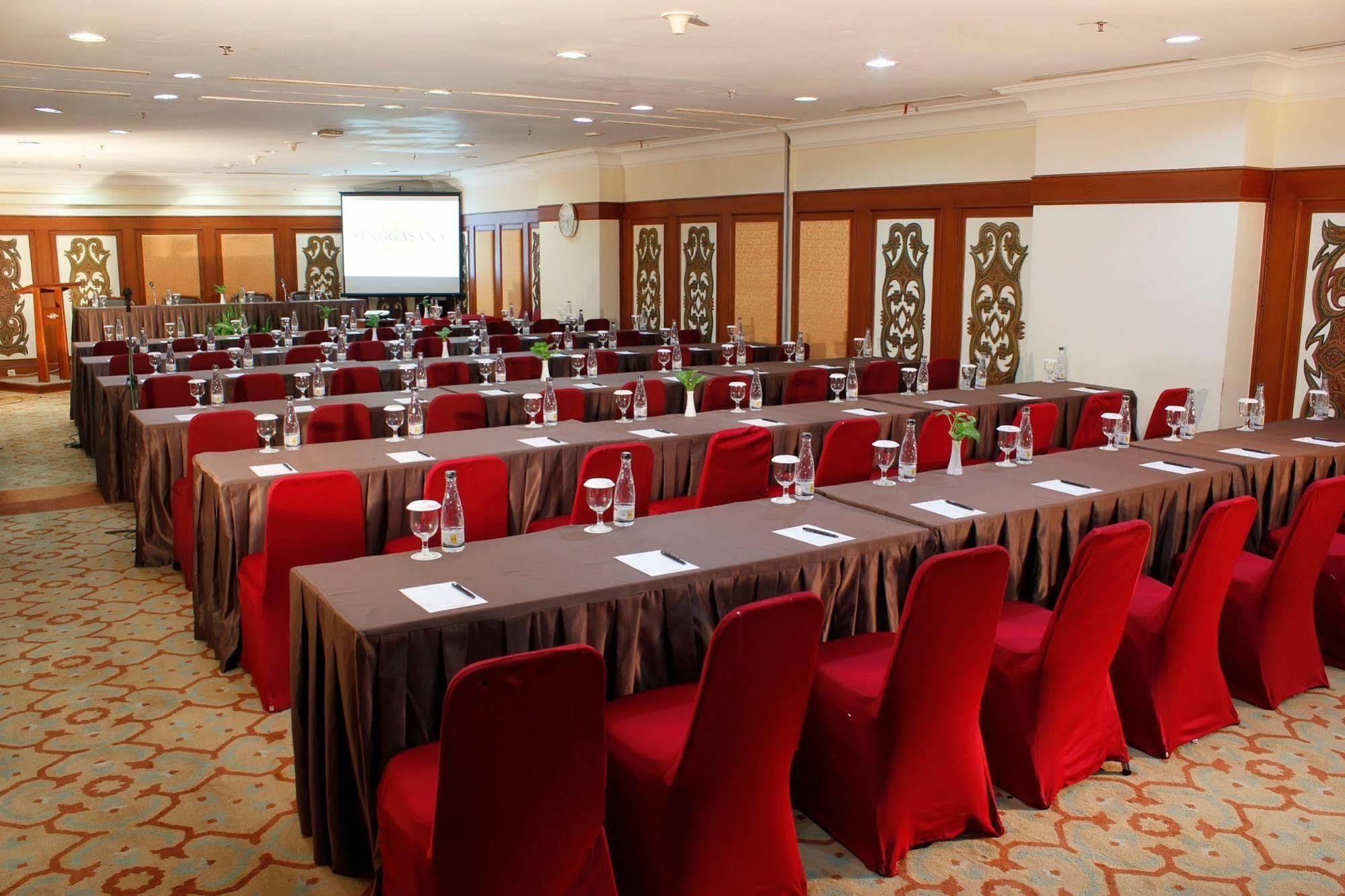 Singgasana Hotel マカッサル エクステリア 写真