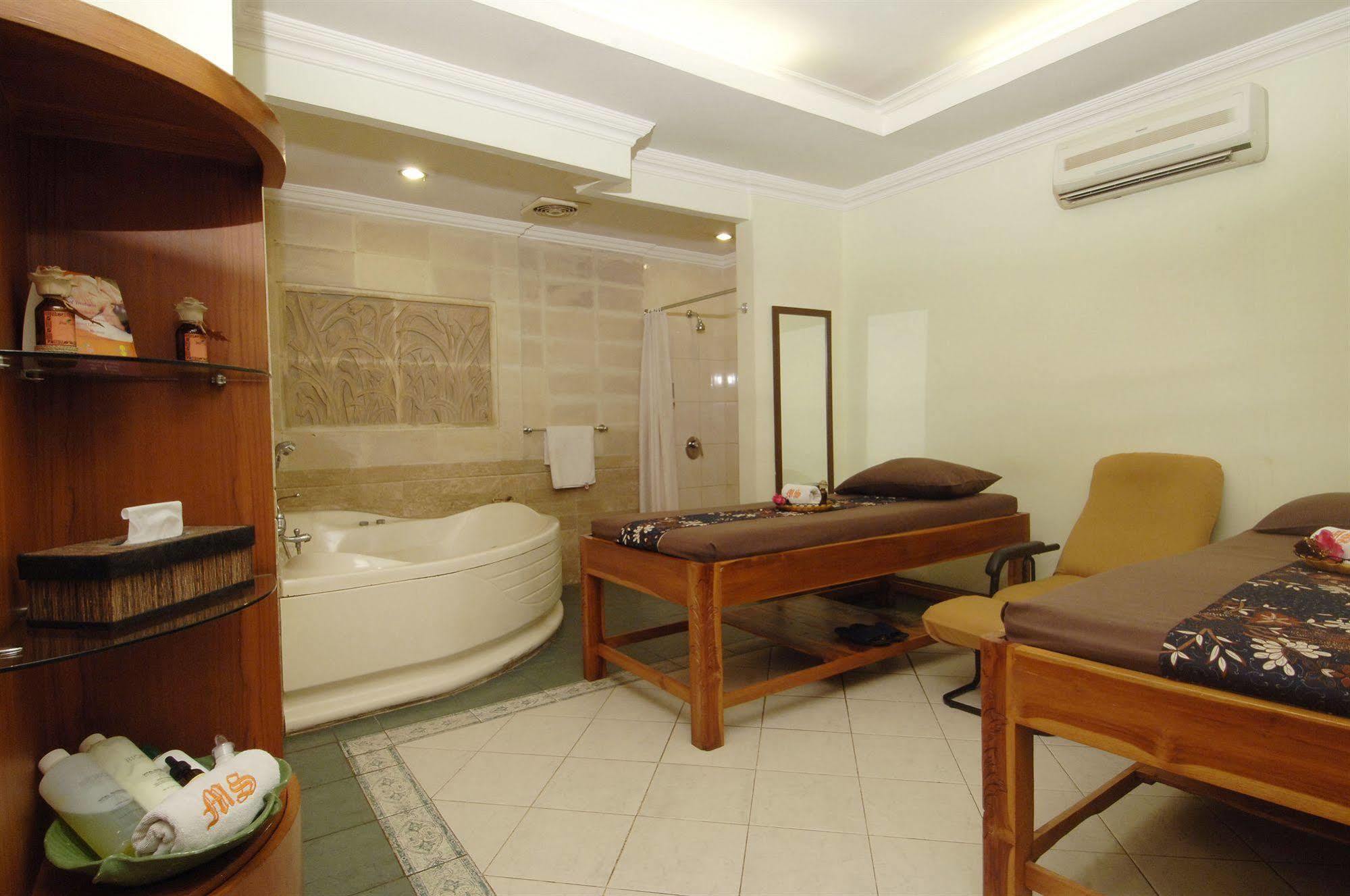 Singgasana Hotel マカッサル エクステリア 写真
